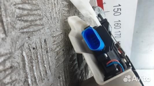 Замок двери передней правой volkswagen touran (1T1