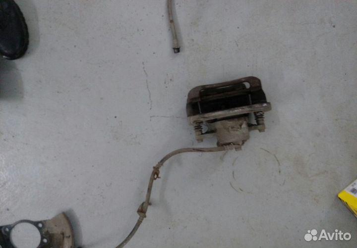 Суппорт тормозной RAV4 XA30