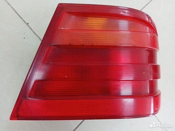 Фонарь задний наружный правый Mercedes-Benz E320
