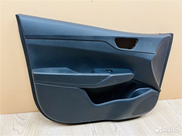 Обшивка двери передняя левая Hyundai Solaris 2