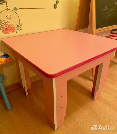 Стол детский цветной