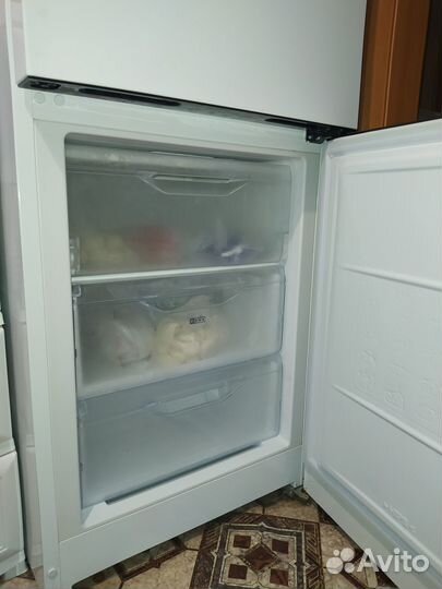 Холодильник indesit 2м