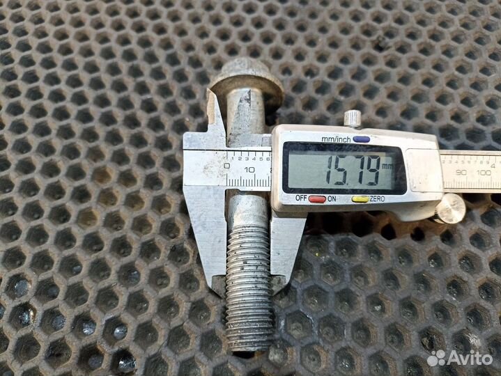 Комплект болтов подушек кабины