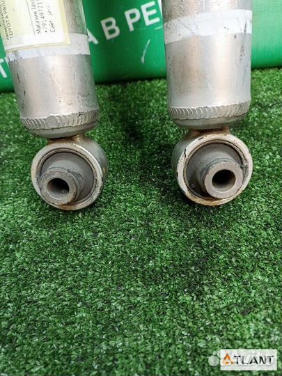 Амортизатор задний toyota prius