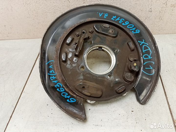 Кулак задний левый 52215stka01