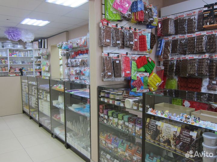 Продавец-консультант в магазин для кондитеров