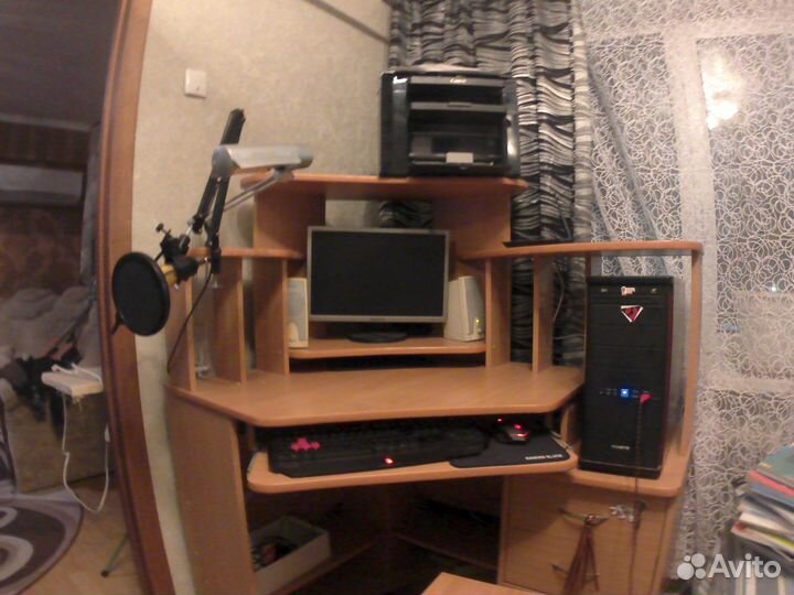 Компьютерный стол