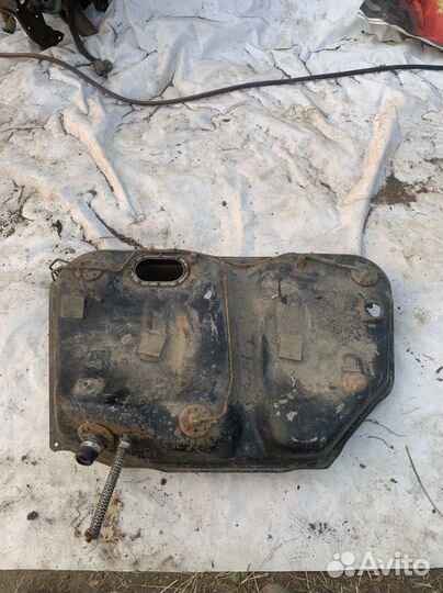 Бак топливный (бензобак) toyota vista SV30