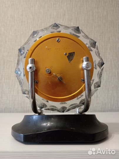 Часы Маяк настольные, механические