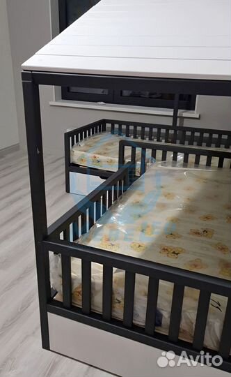 Двухъярусная кровать