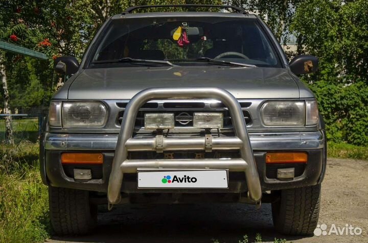 Nissan Pathfinder, 1999