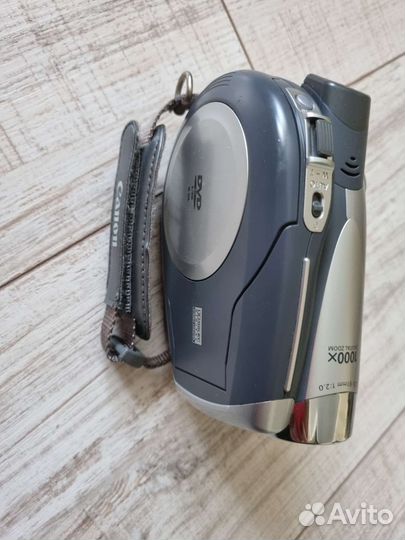 Видеокамера Canon DC211