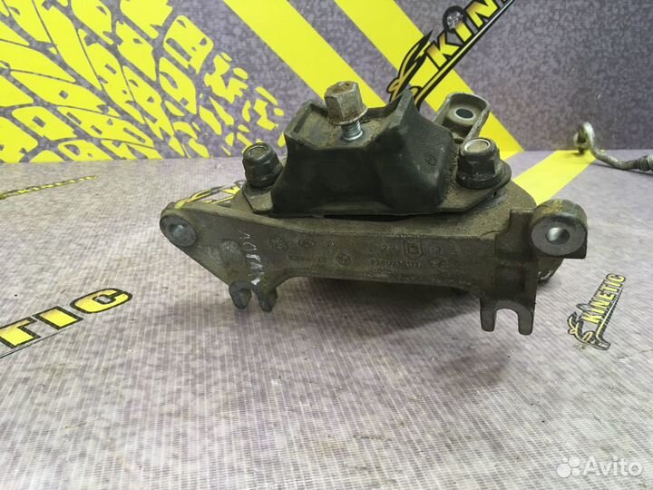 Опора кпп левая Кронштейн Сандеро Логан Меган