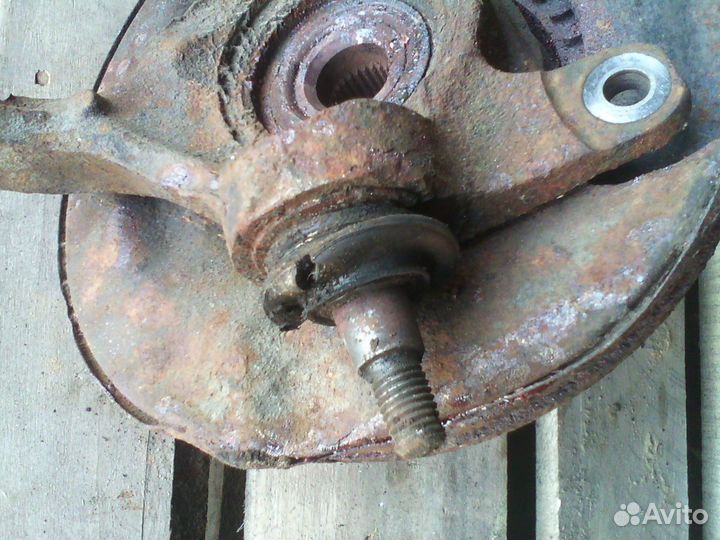 Кулак со ступицей левый Honda Prelude IV