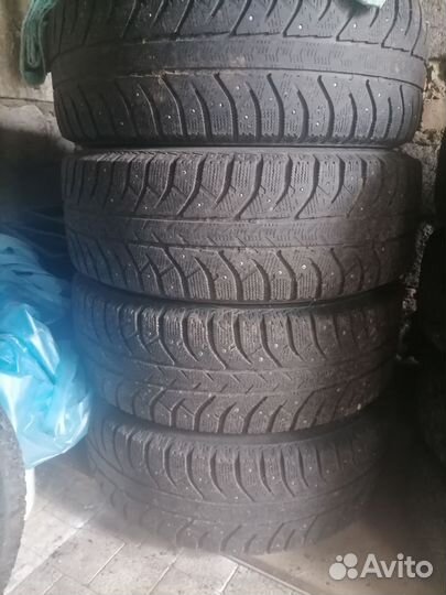 Bridgestone Ice Cruiser 7000 215/65 R16 98T