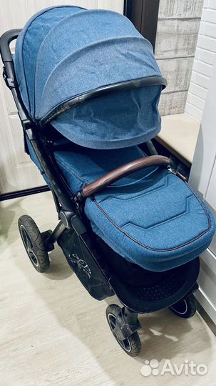 Всесезонная прогулочная коляска Италия