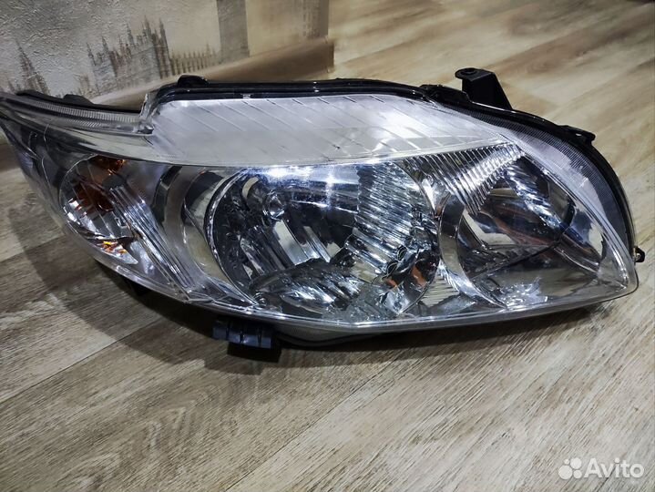 Передняя правая фара Toyota Corolla 150