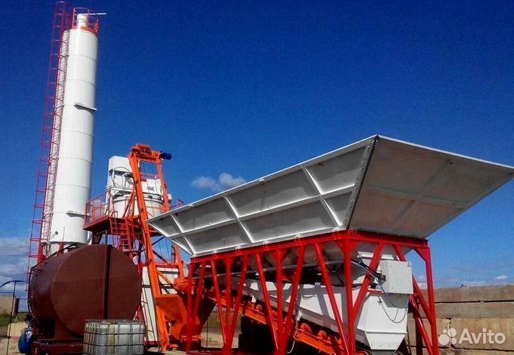 Бетонный насос с длинной стрелой