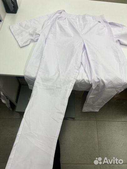 Медицинский костюм женский 46 4новый