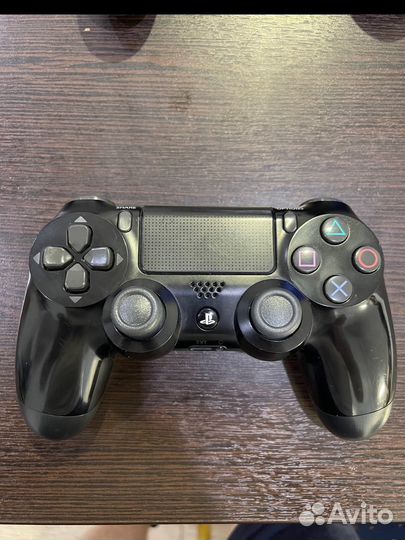Продам джойстики на PS4 оригинал 2шт