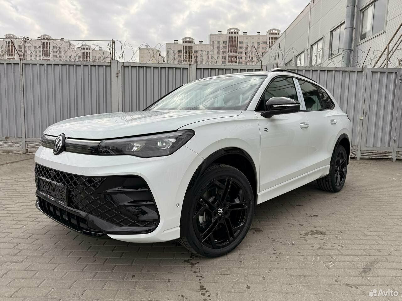 Volkswagen Tiguan L 2.0 AMT, 2026, 285 км