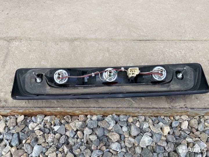 Стоп-сигнал на крышу Toyota tundra 81570-0C050