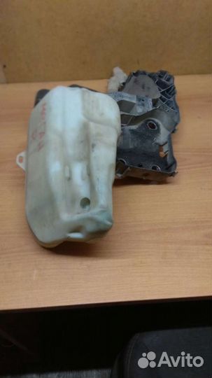 Бачок омывателя Рено Меган 2