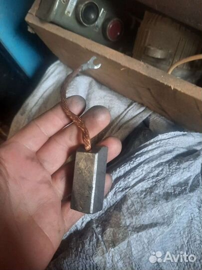 Графитовые щетки разные