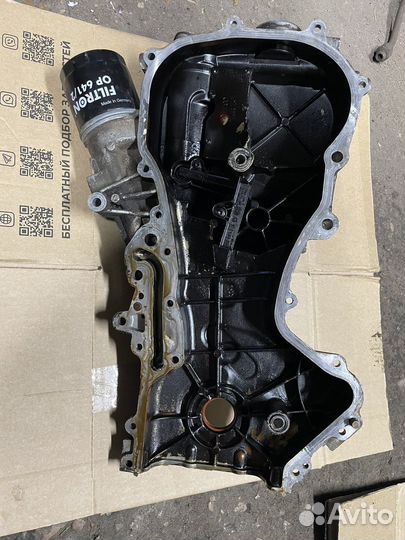 Крышка двигателя Volkswagen Jetta 03C109210BP