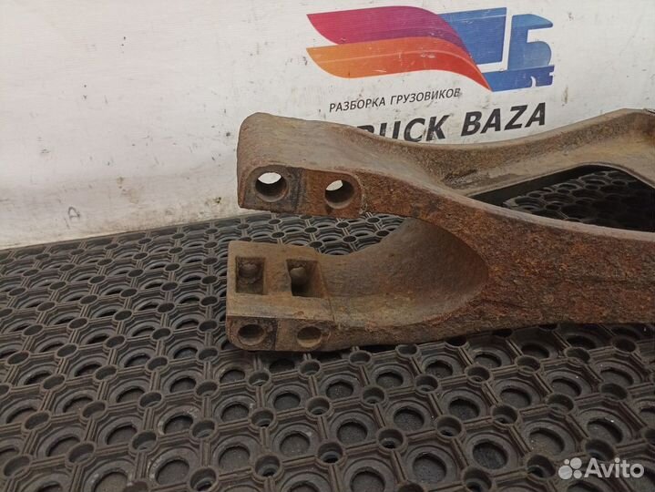 Кронштейн реактивной тяги левый