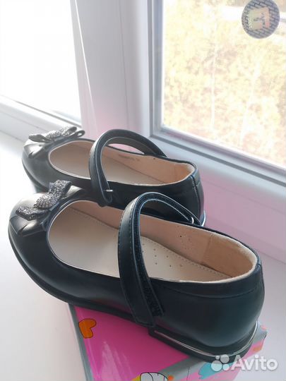 Туфли для девочки новые
