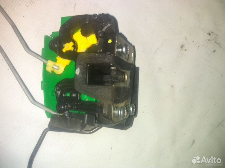 Замок двери задний левый Kia Rio 3