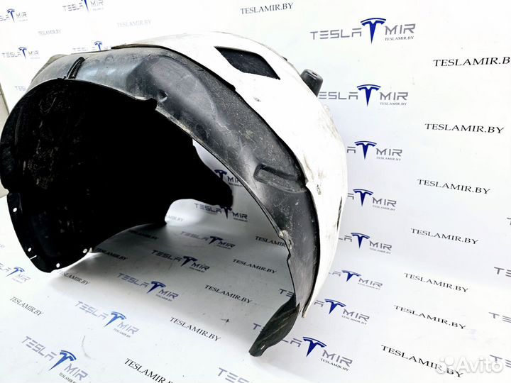 Подкрылок (защита колесных арок) передний правый