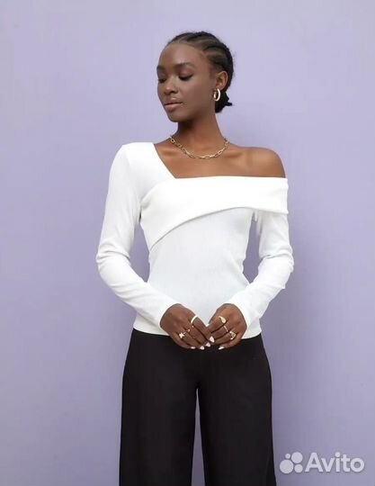 Лонгслив с вырезом на одно плечо