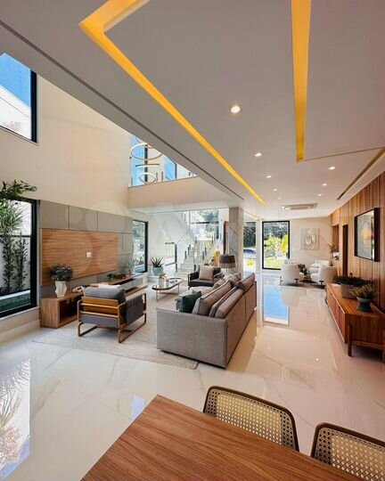 Коттедж 193 м² на участке 7 сот.