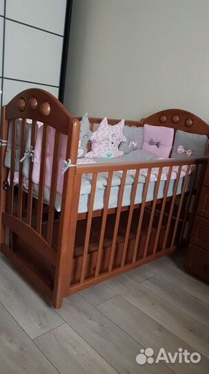 Кроватка с маятником