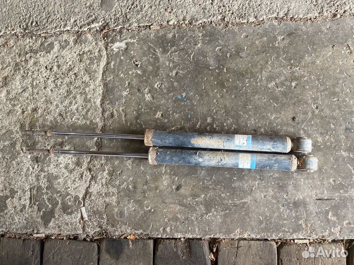 Амортизаторы задниие Toyota funcargo