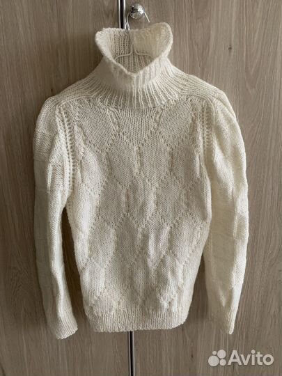 Свитер шерстяной женский