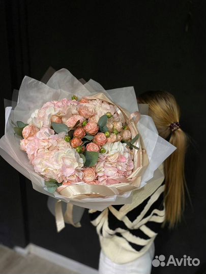 Цветы пионовидные розы гортензии