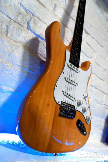 Электрогитара + комбик (комплект)