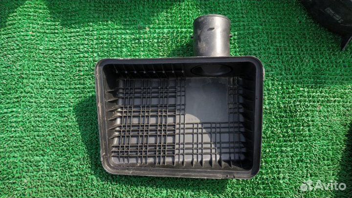 Корпус воздушного фильтра Toyota Land Cruiser Cygn