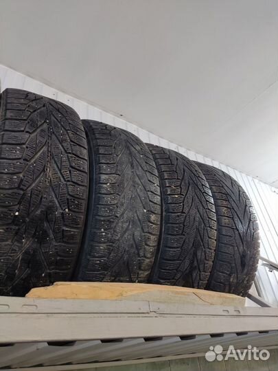 Nokian Tyres Hakkapeliitta R2 SUV 235/65 R18 110R