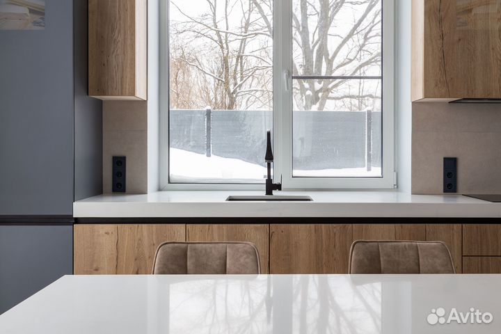 Кухня светлая с островом