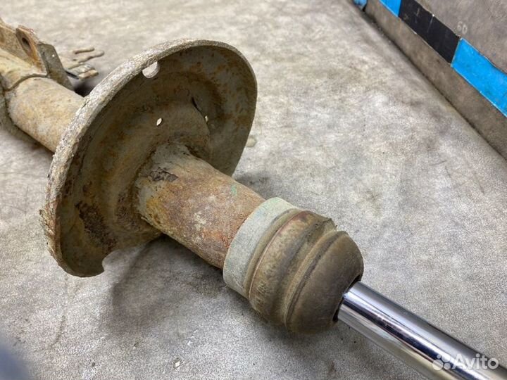 Амортизатор передний левый Opel Astra H (3D) 1.6