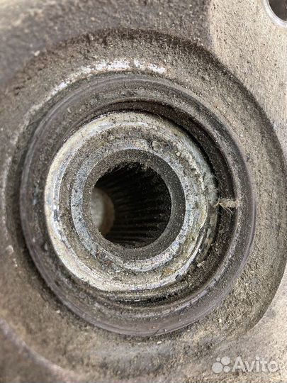 Кулак поворотный передний левый Mitsubishi Chariot