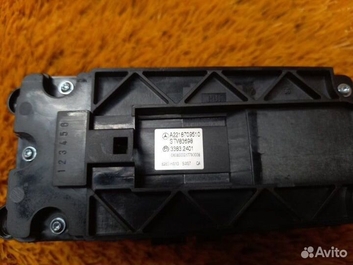 Кнопка стеклоподъемника задняя левая Mercedes-Benz