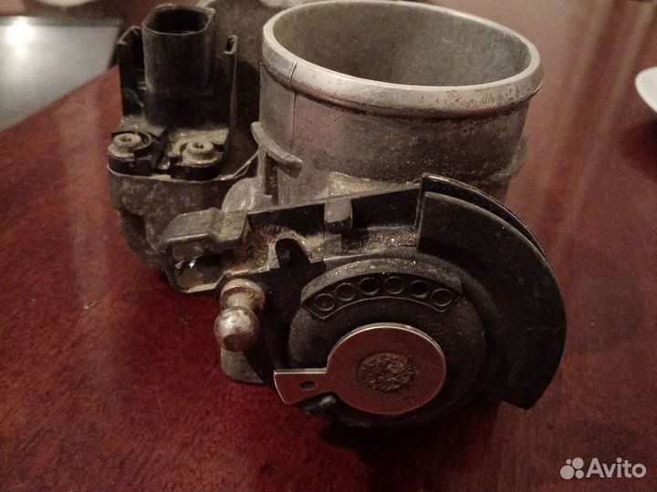 Дроссельная заслонка Audi A4 Passat B5 058133063E