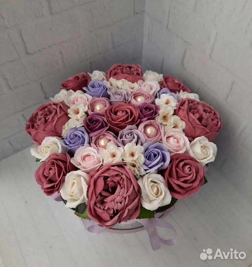 Мыльные розы в шляпной коробке