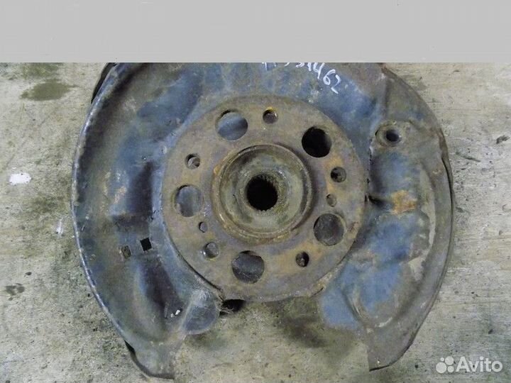 Кулак поворотный задний правый W203 2000-2006