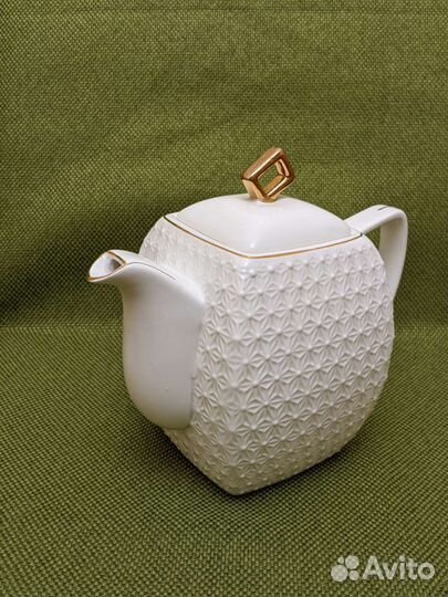 Чайник заварочный фарфоровый